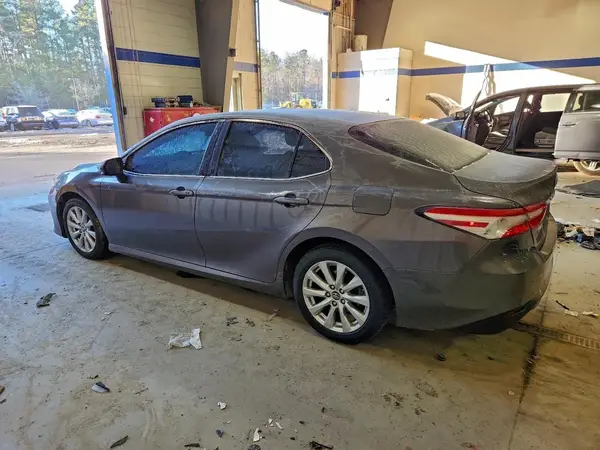 4T1B11HK2JU028468 2018 TOYOTA CAMRY - Image 2