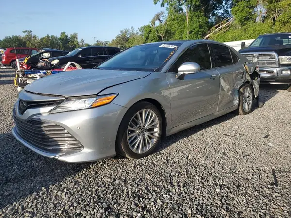 4T1B11HK2JU028941 2018 TOYOTA CAMRY - Image 1