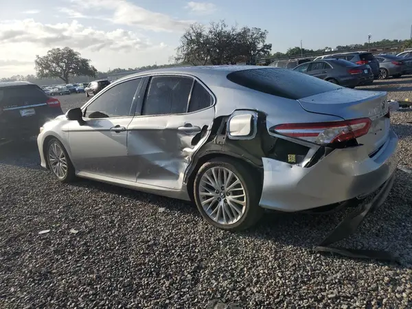 4T1B11HK2JU028941 2018 TOYOTA CAMRY - Image 2