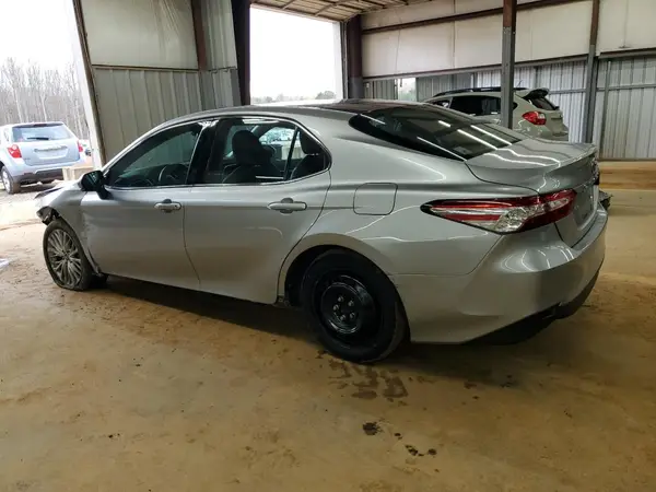 4T1B11HK2JU029457 2018 TOYOTA CAMRY - Image 2