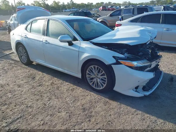 4T1B11HK2JU029605 2018 TOYOTA CAMRY - Image 1