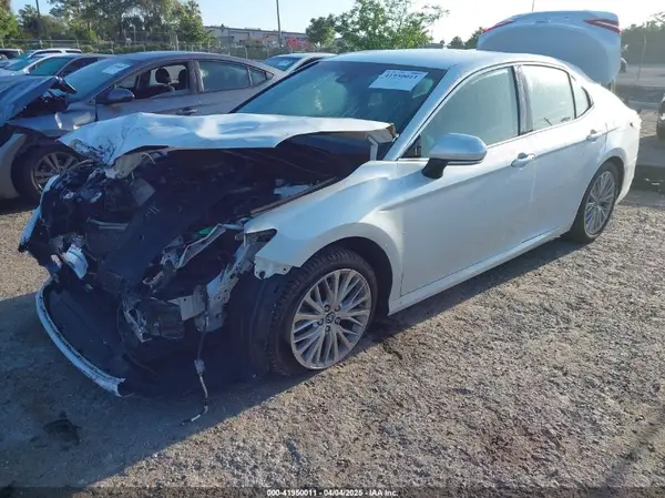 4T1B11HK2JU029605 2018 TOYOTA CAMRY - Image 2