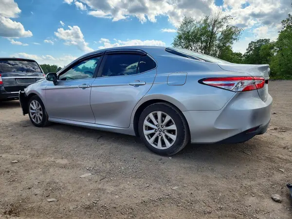 4T1B11HK2JU029958 2018 TOYOTA CAMRY - Image 2