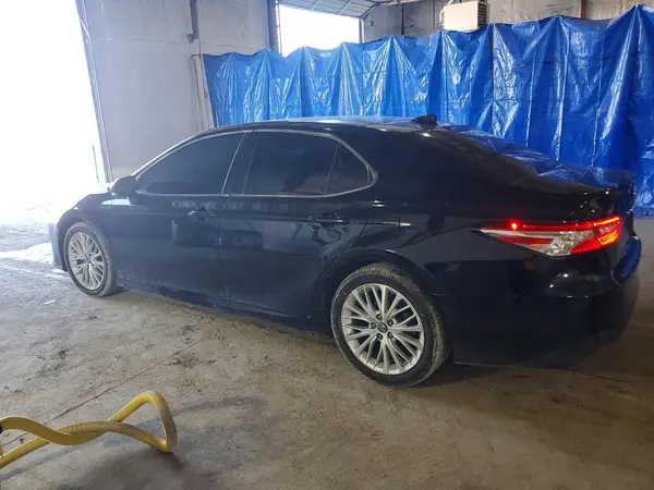 4T1B11HK2JU030575 2018 TOYOTA CAMRY - Image 2