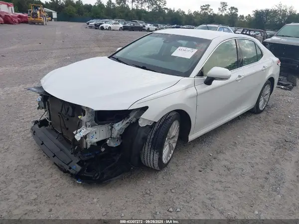 4T1B11HK2JU030866 2018 TOYOTA CAMRY - Image 2