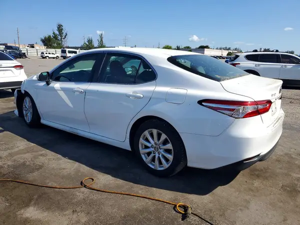 4T1B11HK2JU030981 2018 TOYOTA CAMRY - Image 2