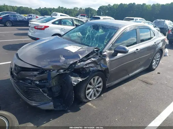 4T1B11HK2JU030995 2018 TOYOTA CAMRY - Image 2