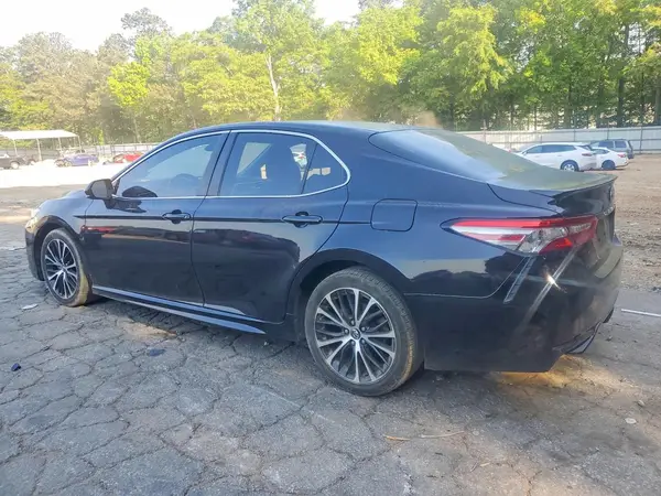 4T1B11HK2JU031564 2018 TOYOTA CAMRY - Image 2