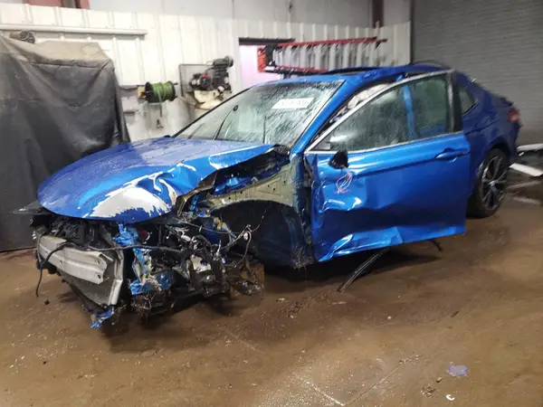 4T1B11HK2JU032763 2018 TOYOTA CAMRY - Image 1
