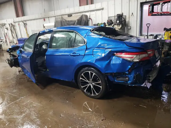 4T1B11HK2JU032763 2018 TOYOTA CAMRY - Image 2