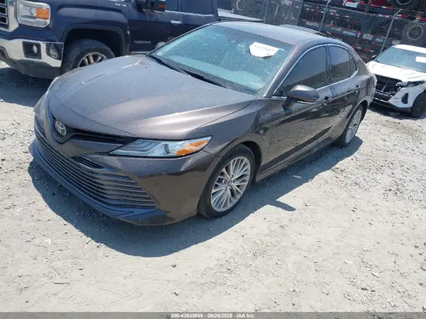 4T1B11HK2JU033153 2018 TOYOTA CAMRY - Image 2