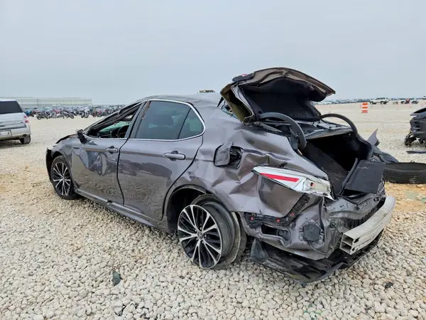 4T1B11HK2JU033654 2018 TOYOTA CAMRY - Image 2