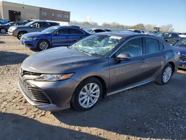 4T1B11HK2JU035582 2018 TOYOTA CAMRY - Image 1