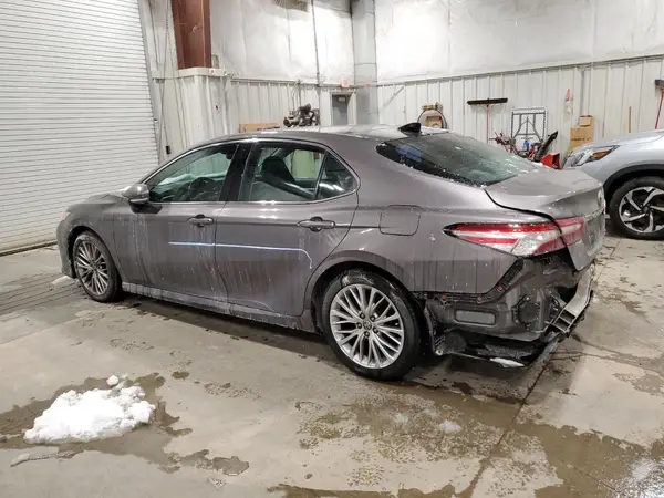 4T1B11HK2JU035811 2018 TOYOTA CAMRY - Image 2