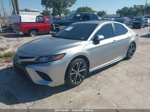 4T1B11HK2JU037168 2018 TOYOTA CAMRY - Image 2