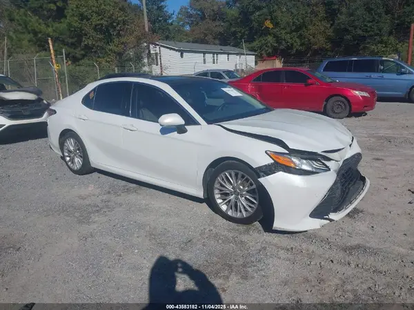 4T1B11HK2JU038871 2018 TOYOTA CAMRY - Image 1