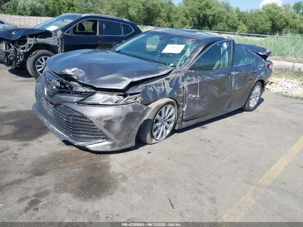 4T1B11HK2JU039356 2018 TOYOTA CAMRY - Image 2