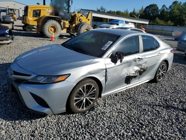 4T1B11HK2JU040135 2018 TOYOTA CAMRY - Image 1