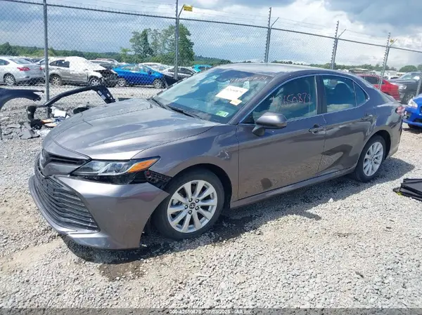 4T1B11HK2JU040846 2018 TOYOTA CAMRY - Image 2