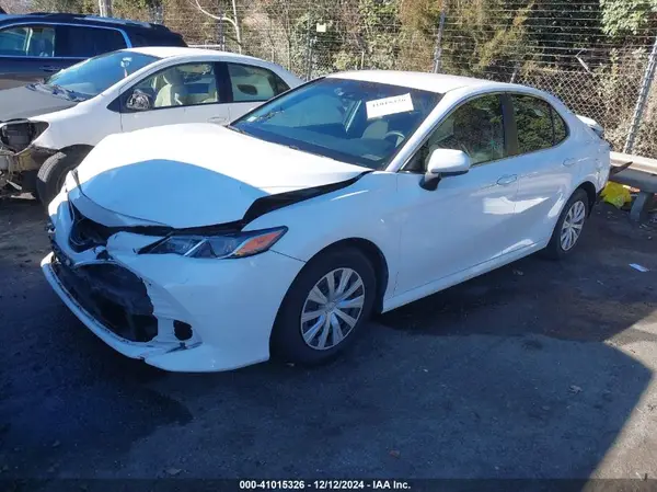 4T1B11HK2JU041365 2018 TOYOTA CAMRY - Image 2