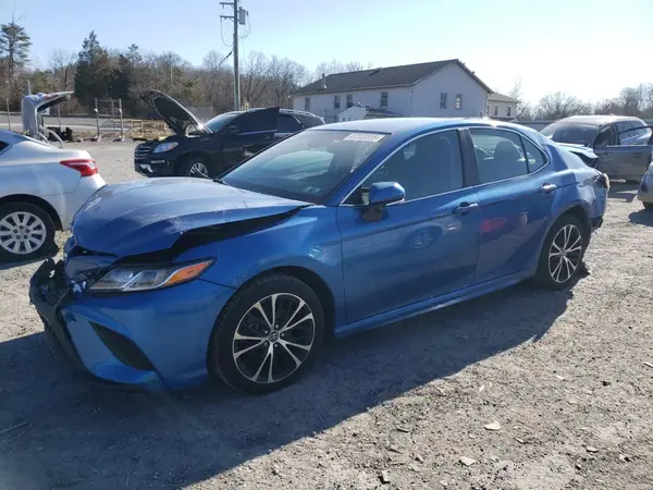 4T1B11HK2JU043052 2018 TOYOTA CAMRY - Image 1