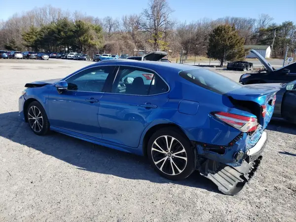 4T1B11HK2JU043052 2018 TOYOTA CAMRY - Image 2