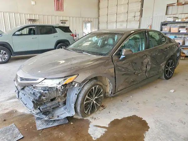 4T1B11HK2JU043567 2018 TOYOTA CAMRY - Image 1