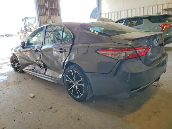4T1B11HK2JU043567 2018 TOYOTA CAMRY - Image 2