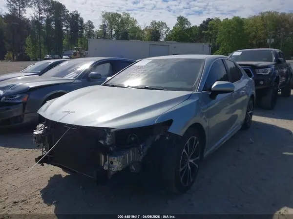 4T1B11HK2JU043746 2018 TOYOTA CAMRY - Image 2