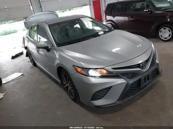 4T1B11HK2JU044007 2018 TOYOTA CAMRY - Image 1
