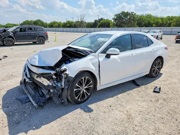 4T1B11HK2JU044864 2018 TOYOTA CAMRY - Image 1