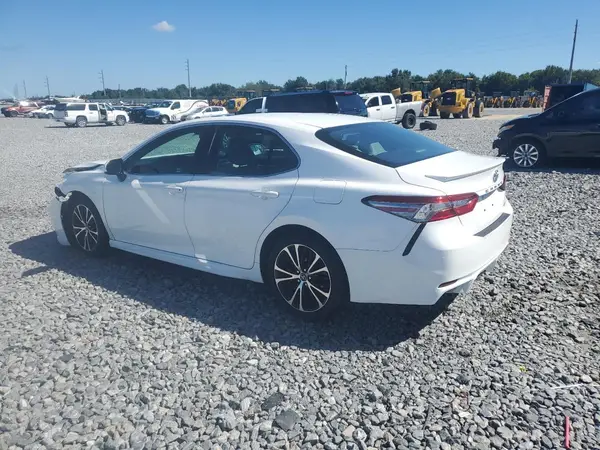 4T1B11HK2JU045223 2018 TOYOTA CAMRY - Image 2