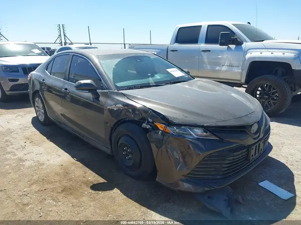 4T1B11HK2JU045724 2018 TOYOTA CAMRY - Image 1