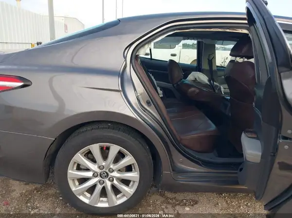 4T1B11HK2JU046209 2018 TOYOTA CAMRY - Image 8