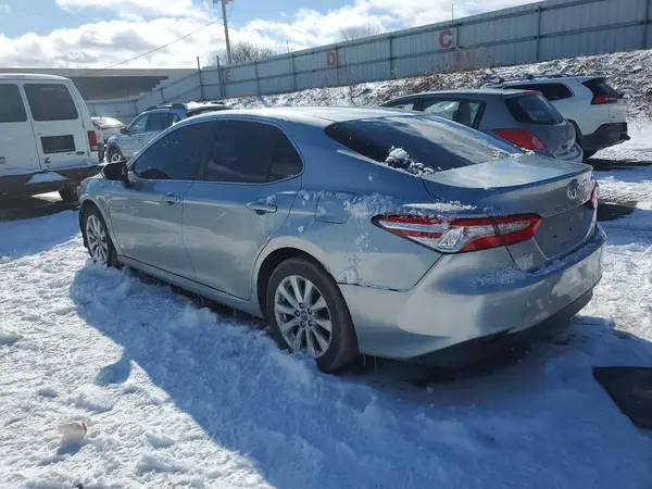 4T1B11HK2JU047618 2018 TOYOTA CAMRY - Image 2