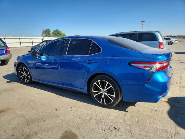 4T1B11HK2JU047795 2018 TOYOTA CAMRY - Image 2