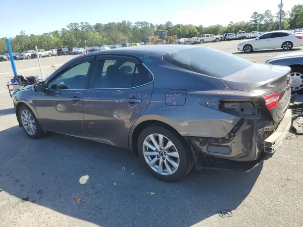 4T1B11HK2JU047926 2018 TOYOTA CAMRY - Image 2