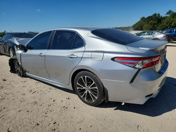 4T1B11HK2JU048056 2018 TOYOTA CAMRY - Image 2