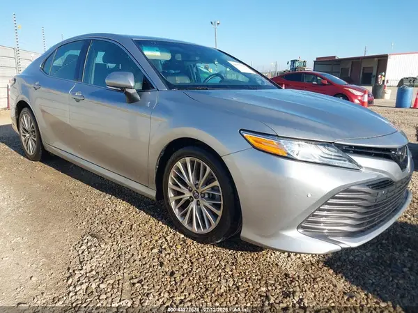 4T1B11HK2JU049773 2018 TOYOTA CAMRY - Image 1