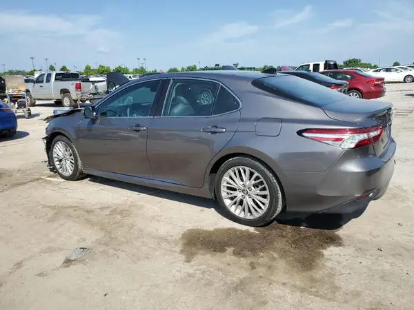4T1B11HK2JU050356 2018 TOYOTA CAMRY - Image 2