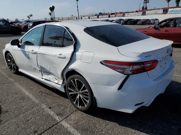 4T1B11HK2JU051460 2018 TOYOTA CAMRY - Image 2