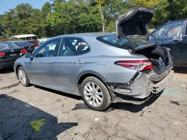 4T1B11HK2JU052740 2018 TOYOTA CAMRY - Image 2