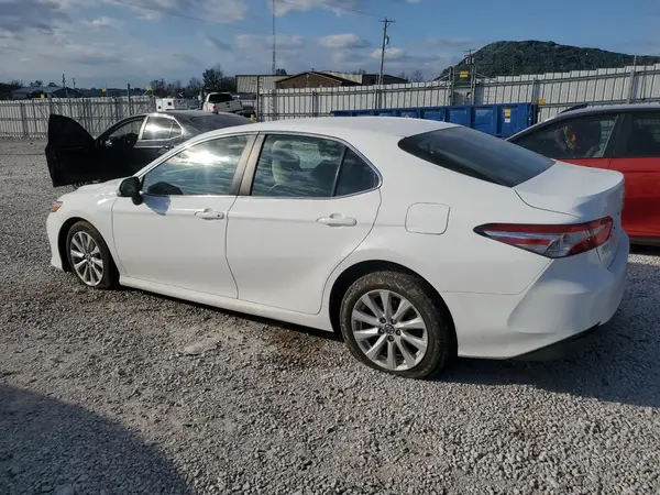 4T1B11HK2JU053483 2018 TOYOTA CAMRY - Image 2