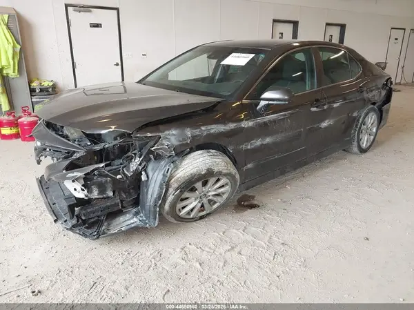 4T1B11HK2JU056450 2018 TOYOTA CAMRY - Image 2