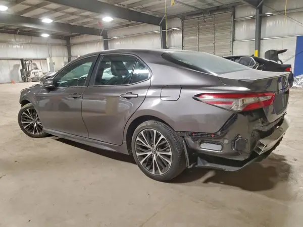 4T1B11HK2JU057324 2018 TOYOTA CAMRY - Image 2
