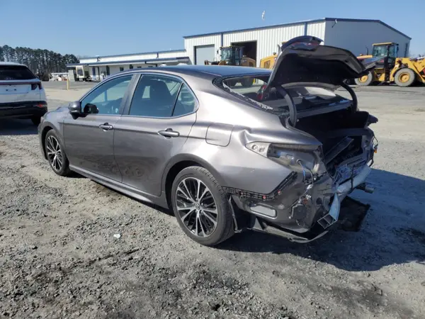 4T1B11HK2JU058599 2018 TOYOTA CAMRY - Image 2