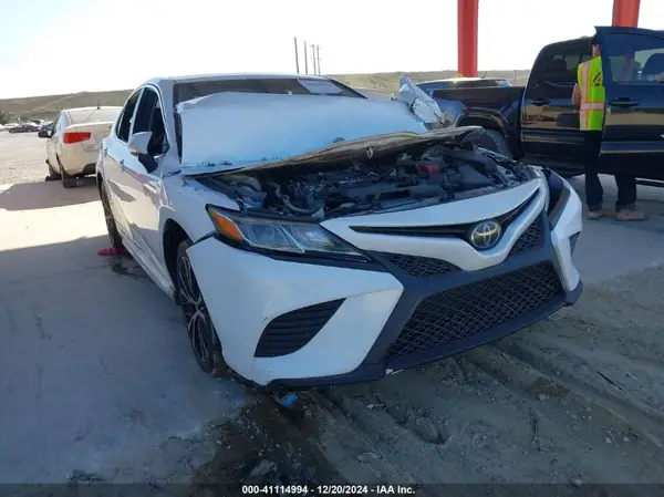 4T1B11HK2JU059347 2018 TOYOTA CAMRY - Image 1