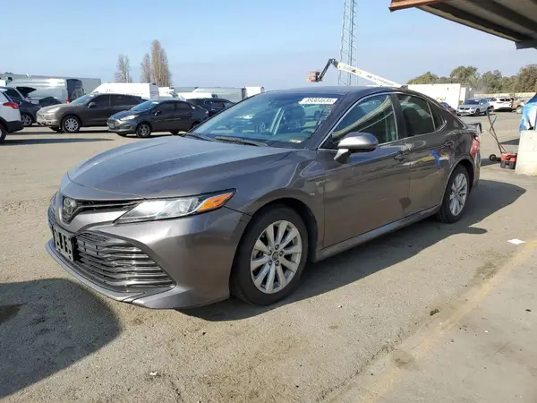 4T1B11HK2JU060840 2018 TOYOTA CAMRY - Image 1