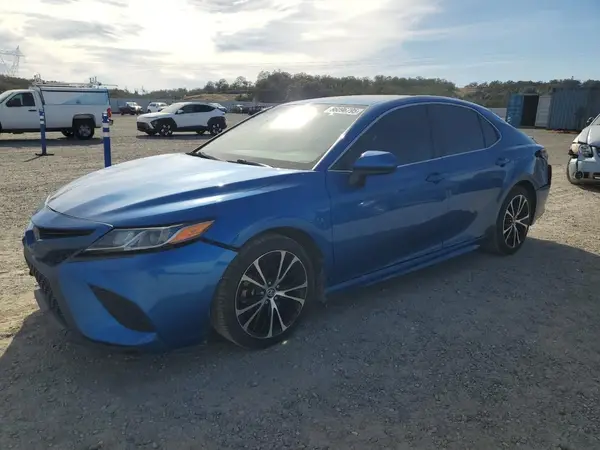 4T1B11HK2JU061471 2018 TOYOTA CAMRY - Image 1