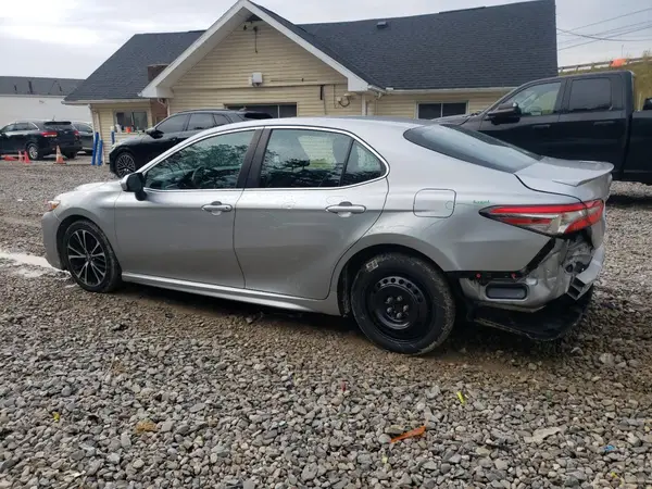 4T1B11HK2JU061955 2018 TOYOTA CAMRY - Image 2